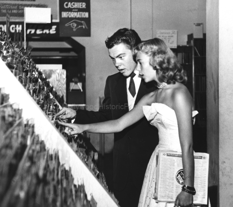 Wallichs Music City 1953 WM.jpg